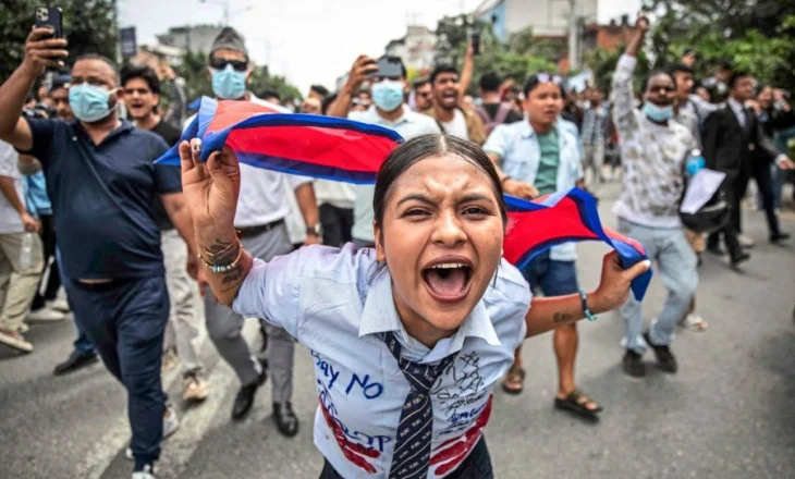 Nepali heq ndalimin e mediave sociale pas protestave vdekjeprurëse