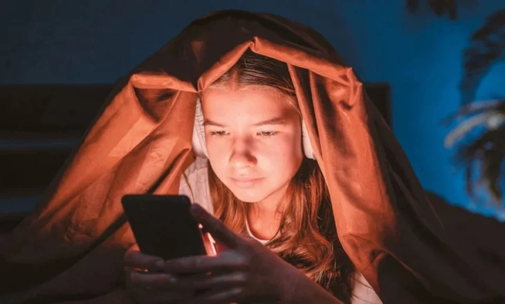 Nga fundi i tetorit, Greqia do ndalojë rrjetet sociale për fëmijët deri në 15 vjeç, do bllokohen automatikisht sapo të hyjnë në sistem