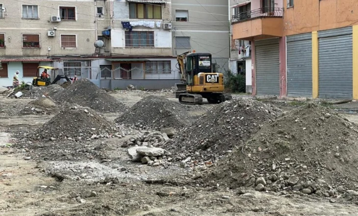 Nga ndriçimi te gjelbërimi, bashkia Elbasan vijon investimet në lagjen “5 Maji” me një strategji afatgjatë