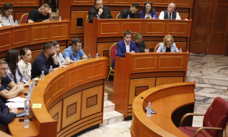 Nis mbledhja e Këshillit Bashkiak, miratohet rendi i ditës për procedurën e shkarkimit të Veliajt