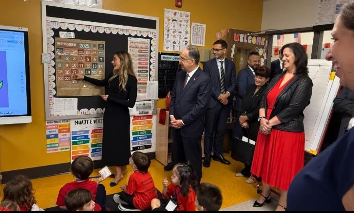 Nis programin dygjuhësh anglisht-shqip në një shkollë në New York/ Begaj: Urë lidhëse mes kulturash dhe kombesh