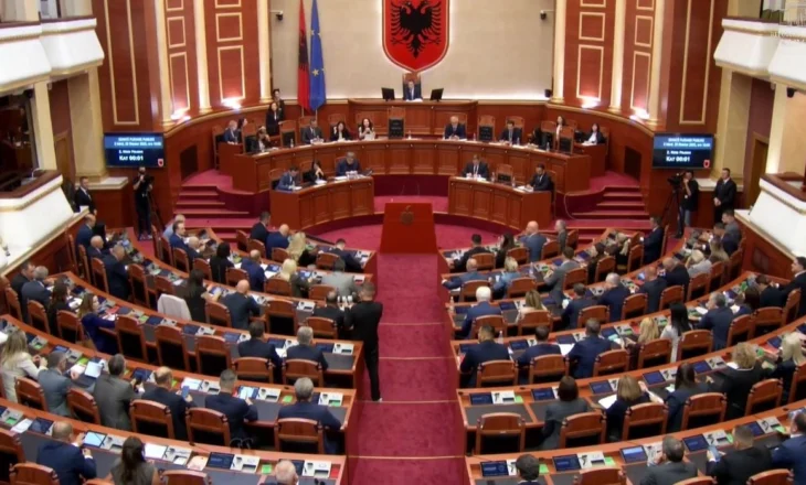 Nis seanca plenare/ “Po talleni me shqiptarët”, opozita kërkon debat me mocion, Peleshi-Nokës: Do ndërpritet fjala nëse s’është për procesverbalin  