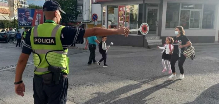 Nisja e vitit të ri shkollor, drejtori i Policisë prezanton masat e sigurisë për nxënësit/ Rritet prezenca e ‘Rrugores’