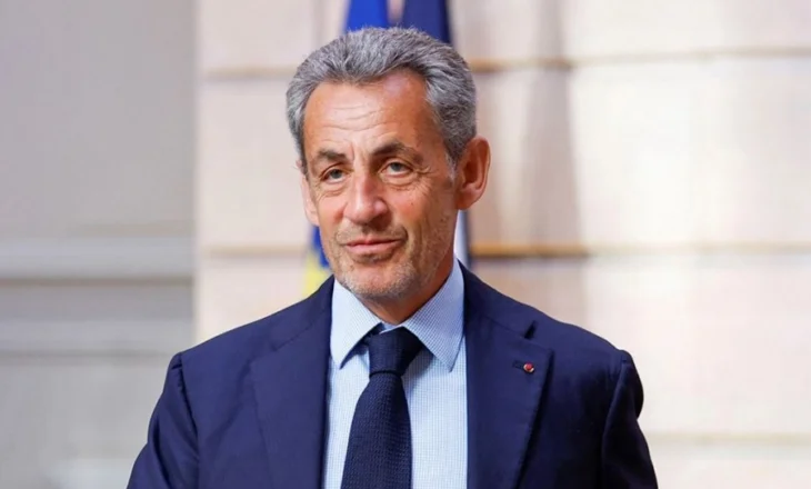 Një qeli 9 metra katrorë, tualet dhe 23 orë në ditë i mbyllur, ja burgu ku pritet të vuajë dënimin ish-presidenti francez Nicolas Sarkozy