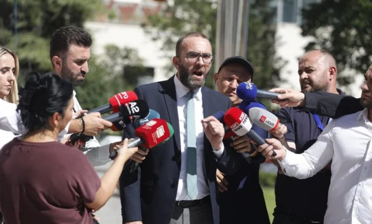 “Nuk na e mbyllni dot gojën”, PD kërkon shkarkimin e Peleshit dhe përsëritje të seancës
