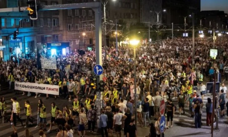 Nuk ndalen protestat në Beograd, kërkohen zgjedhje të parakohshme
