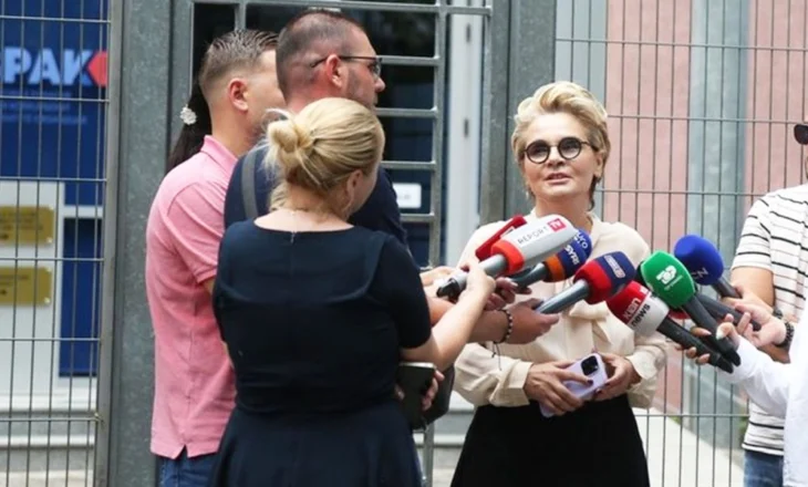“Nuk vij mo”/ Kryemadhi batuta me gazetarët pas daljes nga SPAK: Më thanë mos hajde më se kush të duron ty