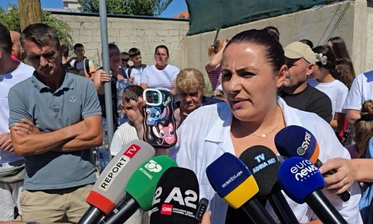 Nxënësit e shkollës “Met Hasa” në Durrës bojkotojnë mësimin, kërkojnë transport falas