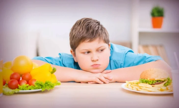 Obeziteti tek fëmijët shkakton pubertet të hershëm, rrezik për sëmundje të rënda