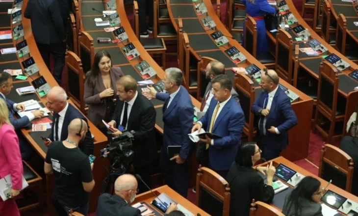 Opozita me tre Grupe Parlamentare…’qoka’ e radhës i takon Mediut! Mesila Doda ‘tradhton’ Berishën