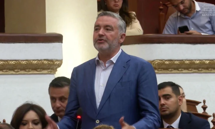 Opozita refuzoi të votojë ndryshimet e rregullores së Kuvendit, Klosi: Doni dhe 10 ditë pushime, s’kemi kohë për të humbur