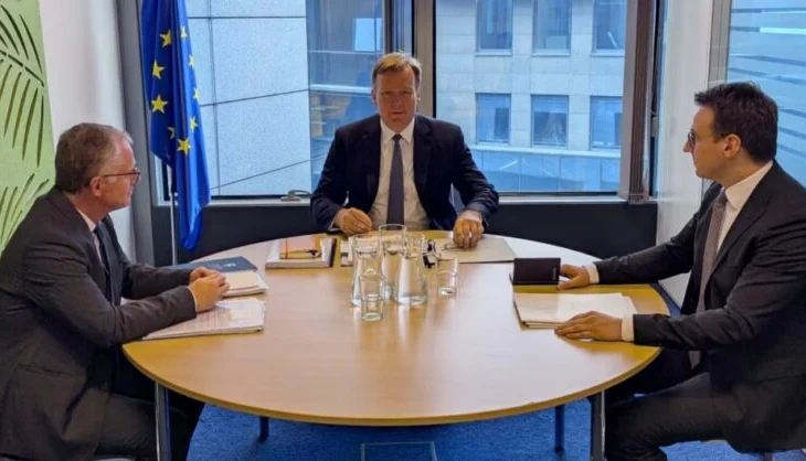 Pa sukses raundi i dialogut në Bruksel. Kosova kërkon heqjen e bllokimit për aderimin në organizata ndërkombëtare, Serbia insiston..