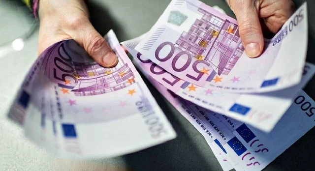 Paga minimale do të bëhet 500 euro, ja kur do hyjë në fuqi vendimi dhe  kategoritë që e përfitojnë (Detaje)