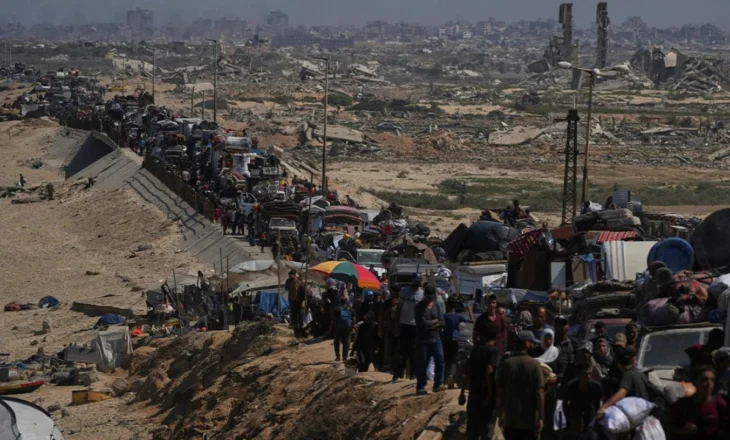 Pamje apokaliptike në Gaza, mijëra palestinezë kërkojnë arratisjen teksa tanqet izraelite mbushin rrugët  (VIDEO)