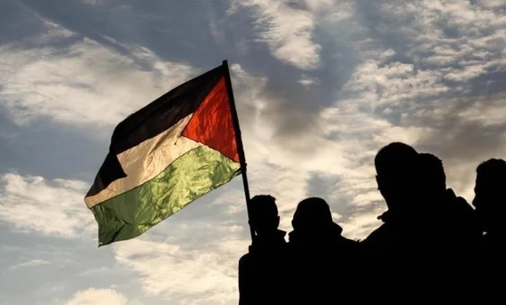 Pas Francës, 5 vende të tjera njohin shtetin e Palestinës