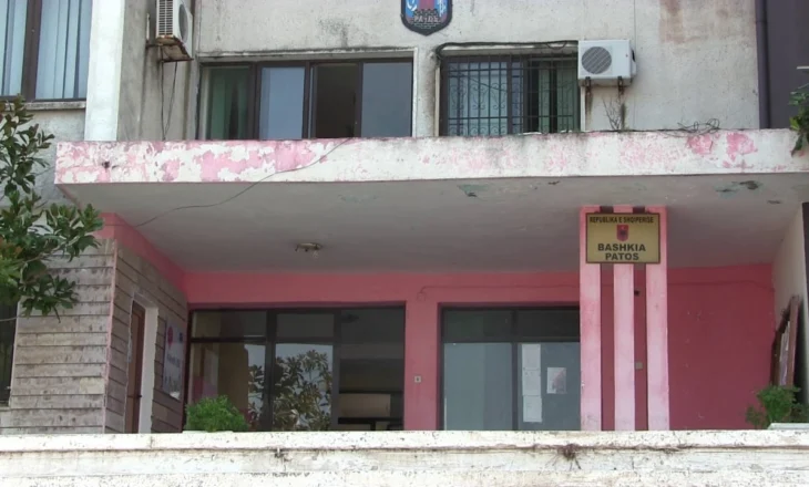 Pas hetimit nga SPAK rikthehet në punë, por i diskriminuar/ Bashkia Patosit e izolon dhe e ul në detyrë
