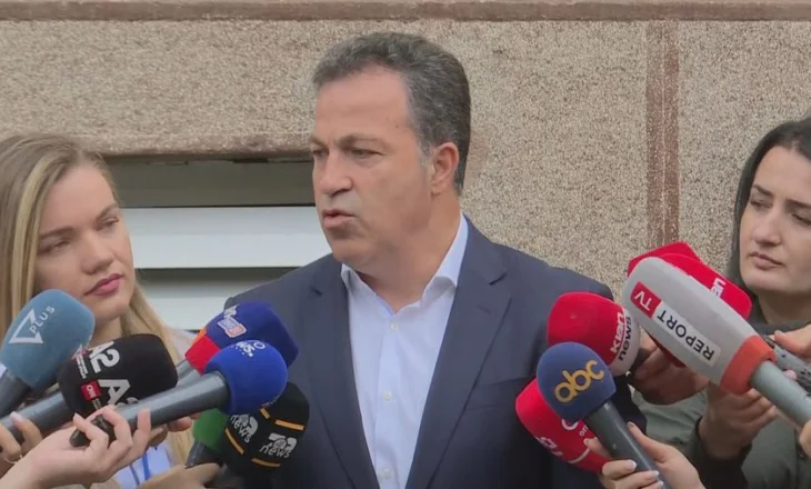 PD dorëzon kërkesën për shkarkimin e kreut të Kuvendit, liston shkeljet e Peleshit