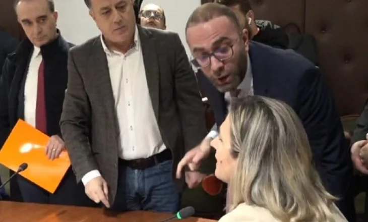 “PD nuk i fiton sepse strukturat e partisë janë ndarë”,Açka ultimatum Bardhit:Më kërko falje publikisht ose s’ka pajtim