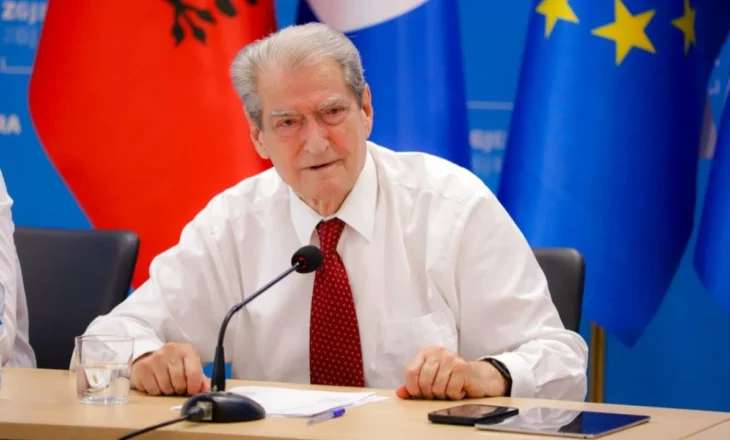 PD zgjedh drejtuesit e grupit në Parlament/ Konfirmohet Bardhi kryetar, Leskaj voton kundër. Gjekmarkaj nënkryetar i Kuvendit