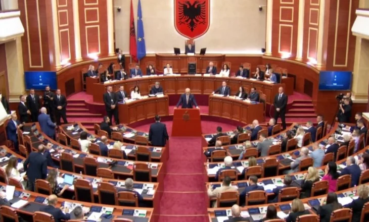 Peleshi bën ‘ndëshkimin’ e parë, i heq fjalën për gjatë gjithë ditës Klevis Balliut