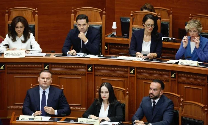 Për 25 minuta qeveria e Ramës mori votëbesimin e Kuvendit/ Nesër ministrat betohen para presidentit Begaj