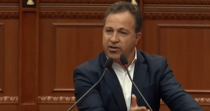 Përbërja e komisioneve/ Peleshi takim me krerët e grupeve parlamentare, opozita çon zyrtarisht emrat e komisioneve parlamentare në Kuvend