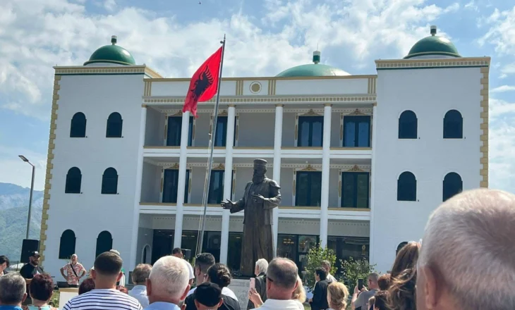 Përmet, inagurohet shtatorja e Baba Hekuranit në Alipostivan (FOTO)