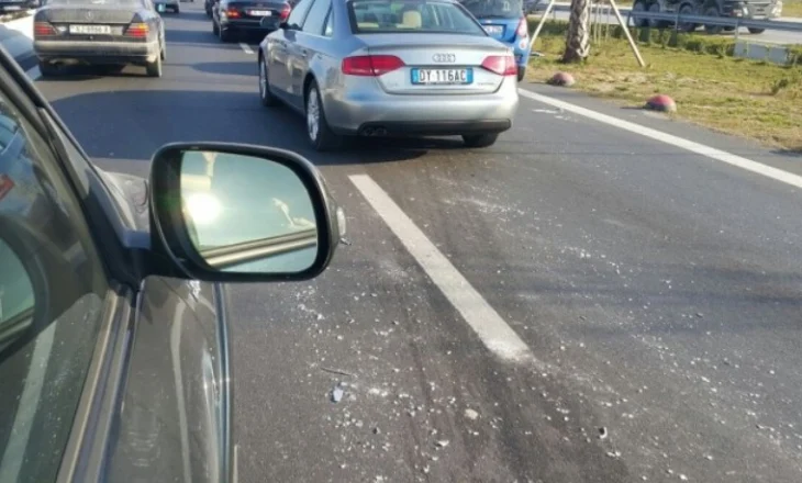 Përplasen tre makina në dalje të Vorës, 1 i vdekur