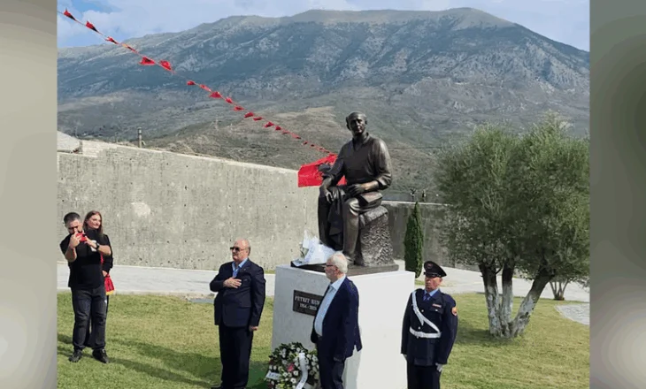 Përurohet busti i poetit Petrit Ruka në Tepelenë