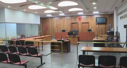 “Plumbi i Artë”, tension edhe fyerje/ Zbardhet sherri mes të penduarve Dumani e Alibej në gjyq
