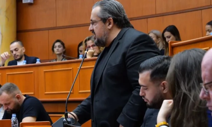 “Po e lironi Tiranën, kemi katër muaj që ju themi”/ Teliti në mbledhjen e Këshillit Bashkiak: Do ta votoj me të dyja duart shkarkimin e Veliajt