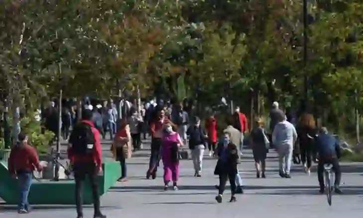 “Po hapin lloj e lloj sëmundjesh”/ Qytetarët të shqetësuar: Shteti mos merret me çadrat, por të kontollojë ushqimet