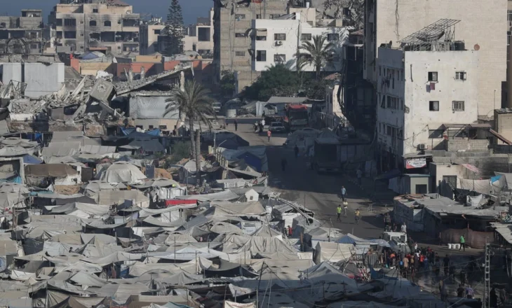 Po merrnin ujë në një zonë të sigurt, nëntë persona humbin jetën nga sulmi izraelit në Gaza, mes tyre dhe fëmijë