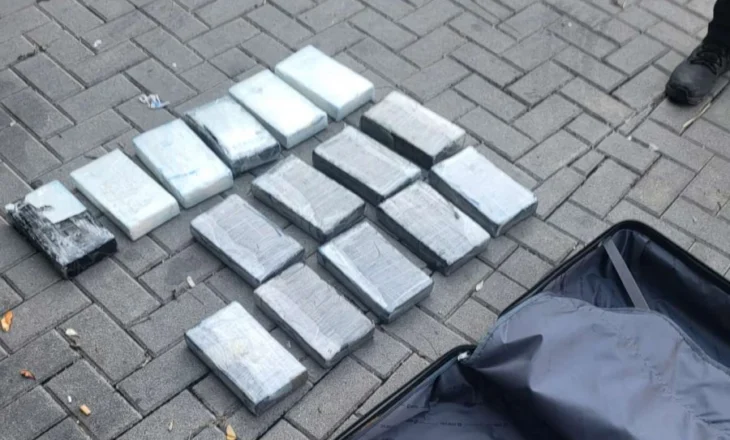 Po trasportonin 16 kg kokainë/ 3 të arrestuar në Spanjë, u gjenden euro dhe para shqiptare