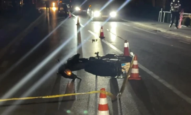 Pogradec, drejtuesi i motorit gjendet i rrëzuar në rrugë