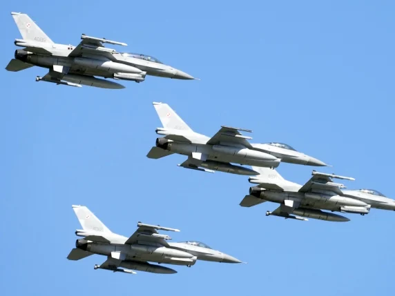 Polonia rrëzon dronë rusë në hapësirën e saj ajrore, mbyllet aeroporti i Varshavës, alarmohet NATO