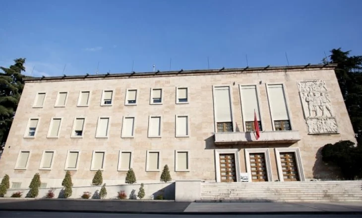 Premtimet e 2026-ës: Paga minimale 500 €, pension 200 €, bonus i bebes 3000 €