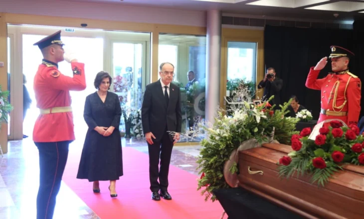 Presidenti Begaj merr pjesë në homazhet në nder të regjisorit Dhimitër Anagnosti