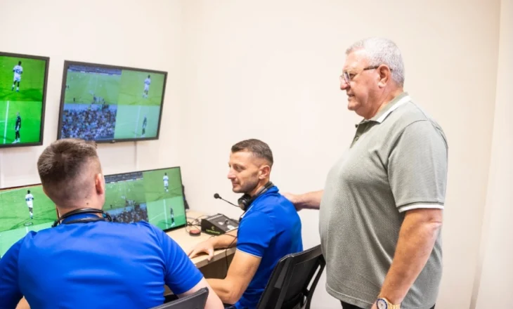 Presidenti Duka viziton qendrën e re të sistemit VAR në “Shtëpinë e Futbollit”: Pjesë e strategjisë së FSHF-së për modernizimin e arbitrimit