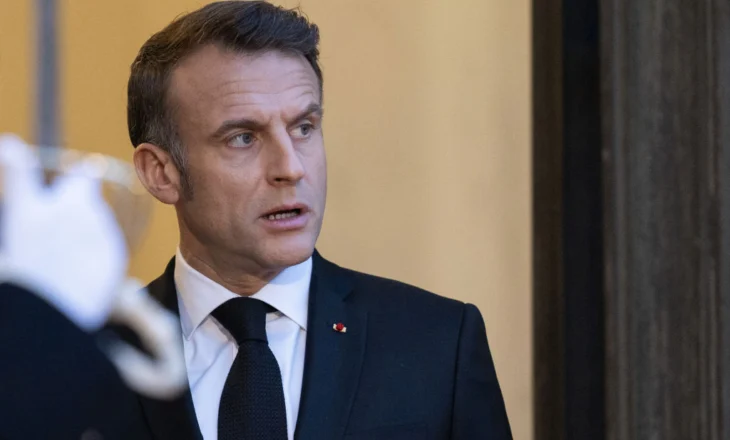 Presidenti i Francës Macron kërkon kryeministër të ri pas rrëzimit të qeverisë