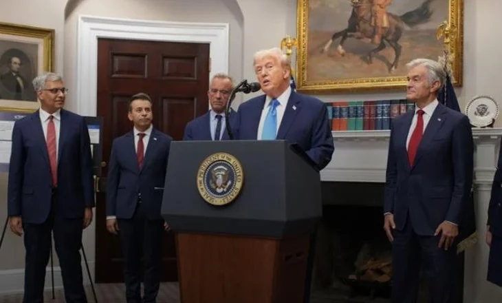 Presidenti Trump e lidh autizmin me Tylenolin, u kërkon grave shtatzëna ta shmangin