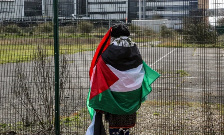Protestat e vazhdueshme për Palestinën, mbyllet papritur fabrika e armëve izraelite në Britani