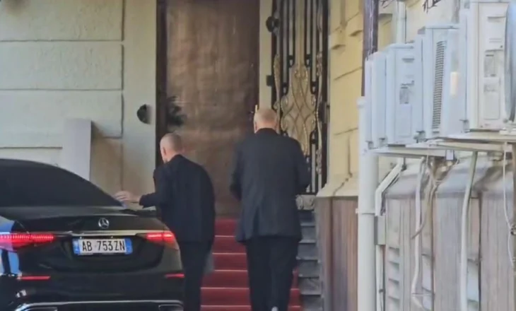 PS mbledh grupin parlamentar, i pranishëm edhe kryeministri Rama. Në fokus ndryshimet në rregulloren e Kuvendit