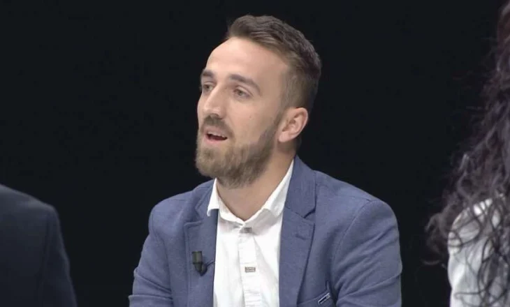 “PS mbyll gojën e gazetarëve”, gazetari paralajmëron bojkot të seancave plenare:Mazhoranca po e shndërron Kuvendin në..