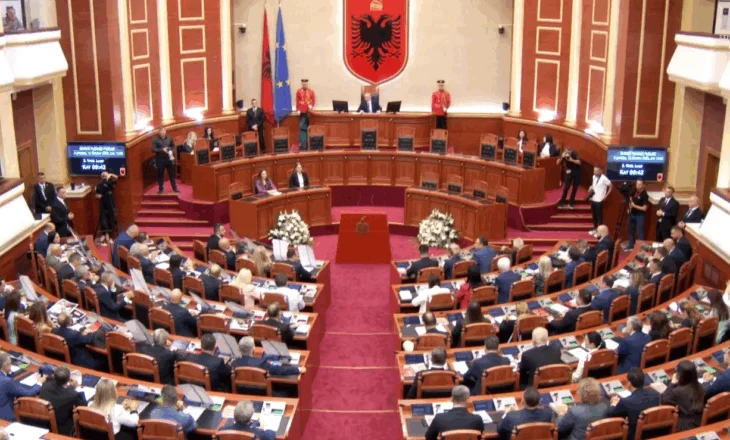 Pse sot në Kuvend u betuan 138 deputetë?