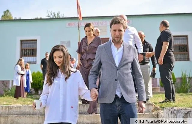 Pushime për çiftin! Princ Leka ndan një selfie me Blertën nga udhëtimi i tyre