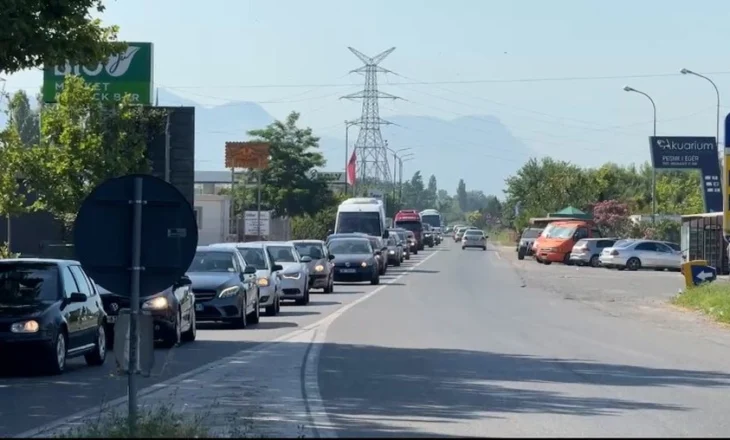 Pushuesit dynden për plazh edhe në fundjavën e parë e shtatorit, trafik i rënduar në Lezhë