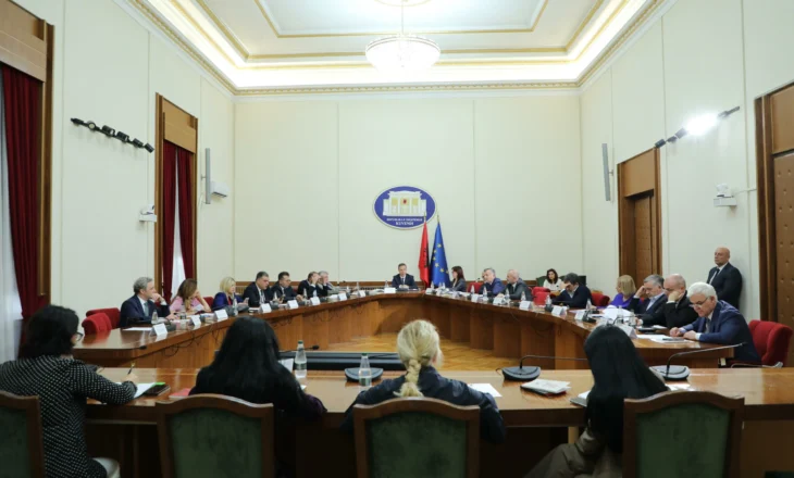 “Qesh Ulsiu se i duken qyfyre“, Gjekmarkaj: Parlamenti është kthyer në sallë lajmërimesh…