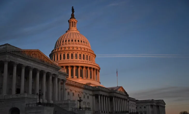 Qeveria amerikane buzë mbylljes së parë pas gati shtatë vjetësh/ JD Vance akuza demokratëve