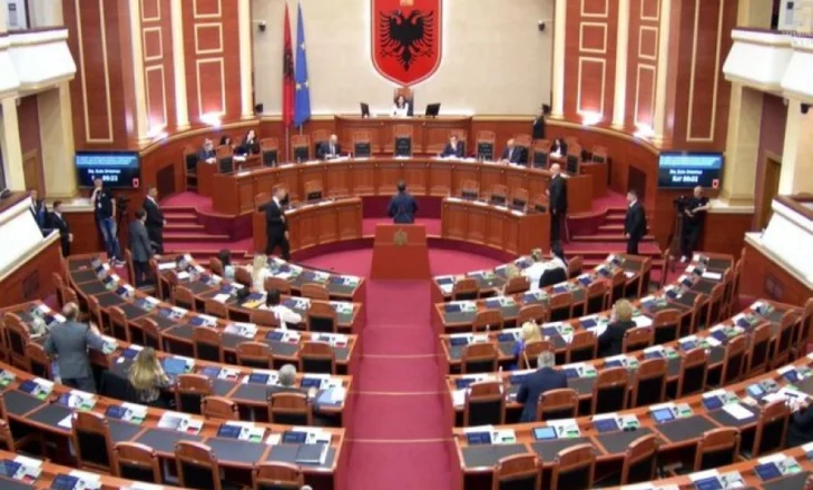 Qeveria fut në kuvend ligjin ‘Soros’, fshin ndarjen gjinore burrë-grua